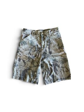 Pull&Bear Men's Baggy Branch Camo Jean Shorts - Gray Green